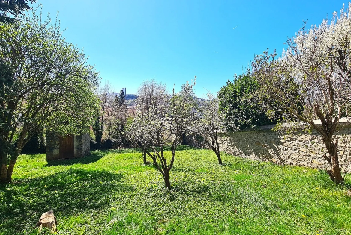Appartement duplex T3 lumineux avec jardin à Saint-Étienne 