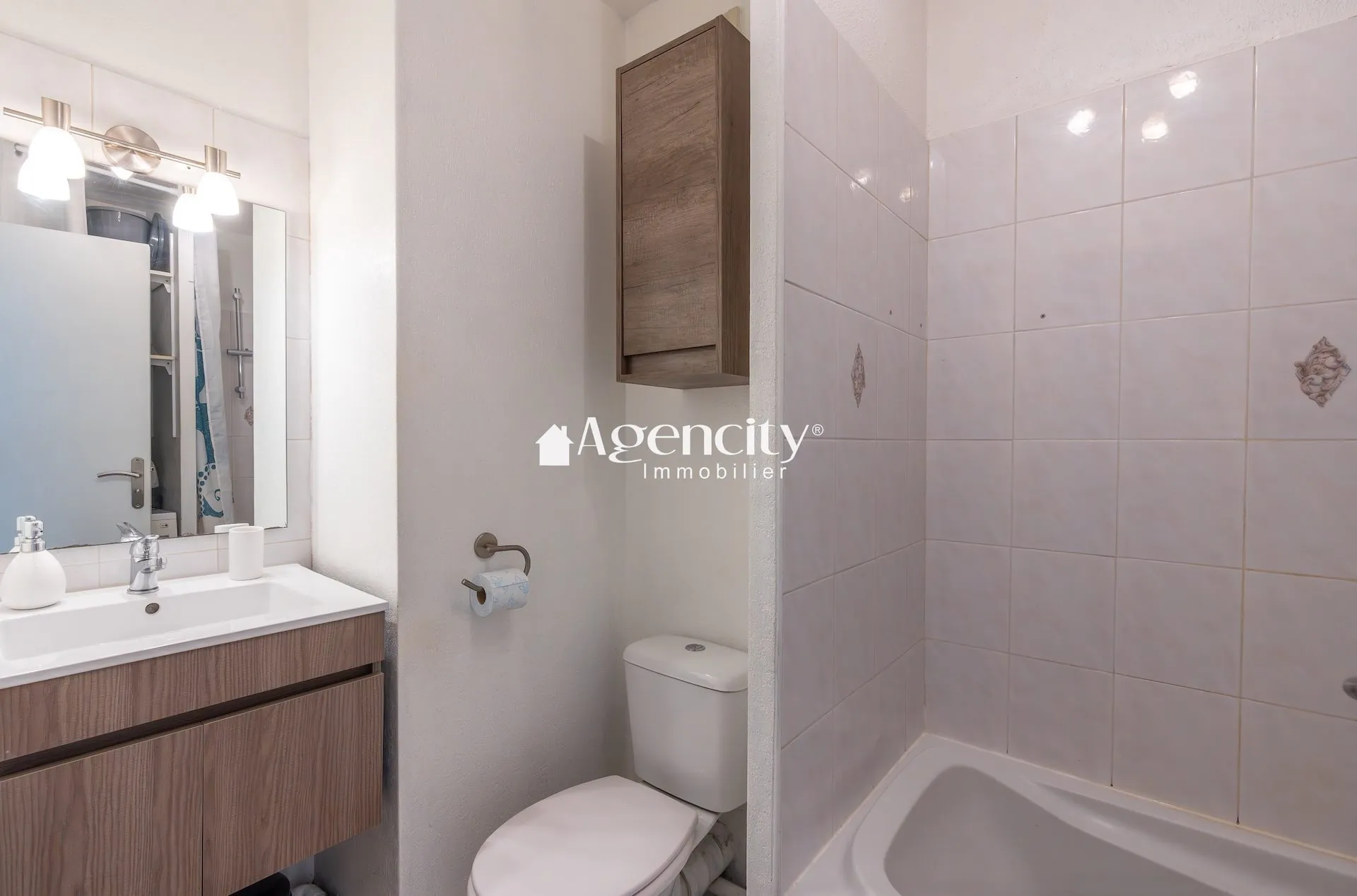 Studio à vendre à Champs-sur-Marne – Résidence sécurisée et proximité transports 