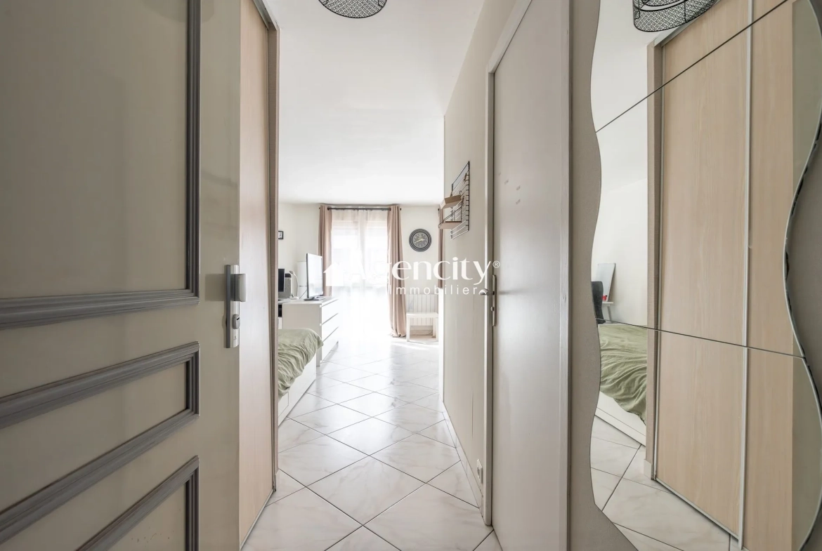 Studio à vendre à Champs-sur-Marne – Résidence sécurisée et proximité transports 