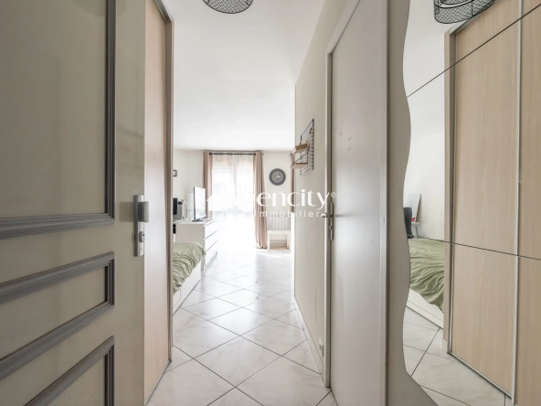 Studio à vendre à Champs-sur-Marne – Résidence sécurisée et proximité transports