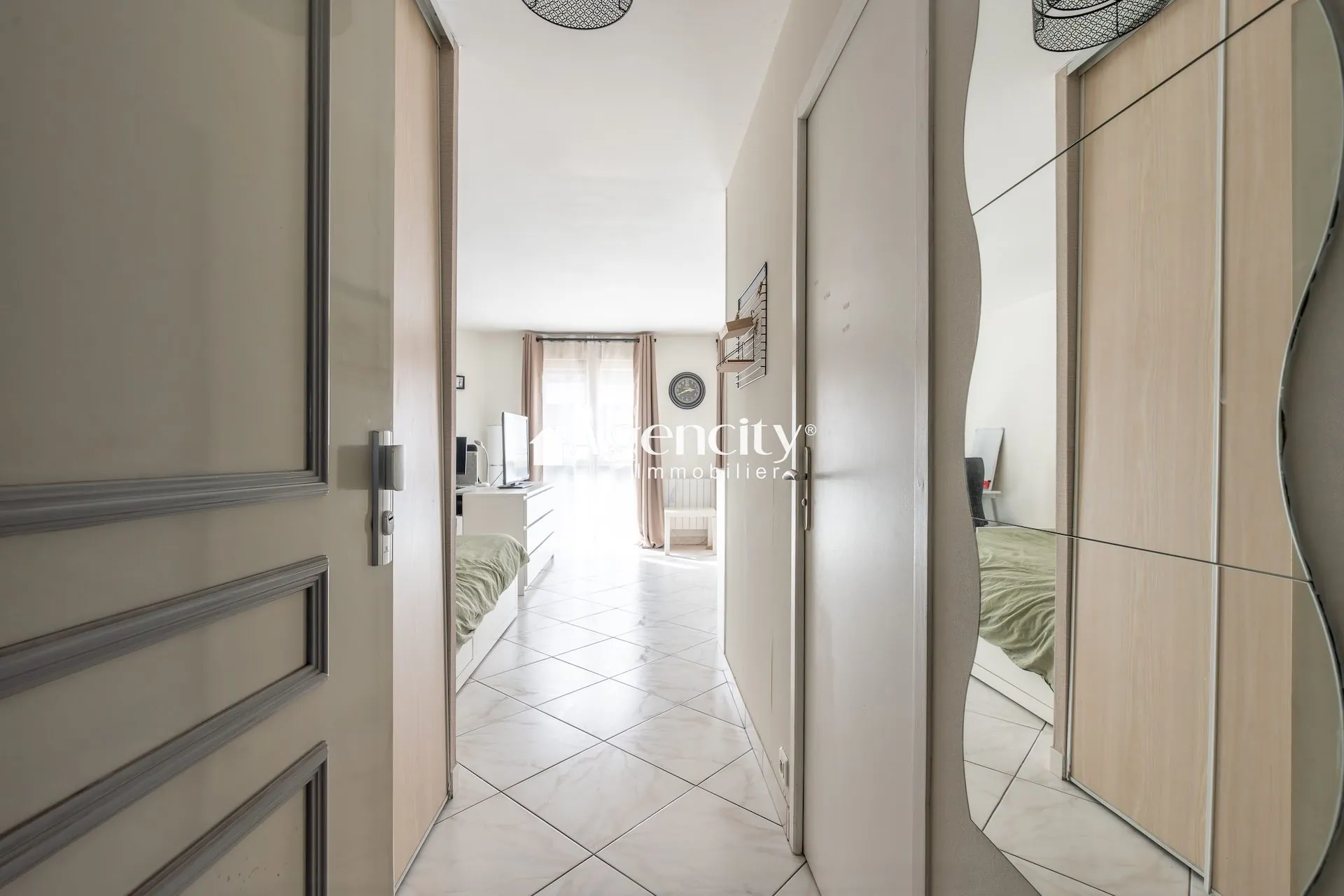 Studio à vendre à Champs-sur-Marne – Résidence sécurisée et proximité transports 