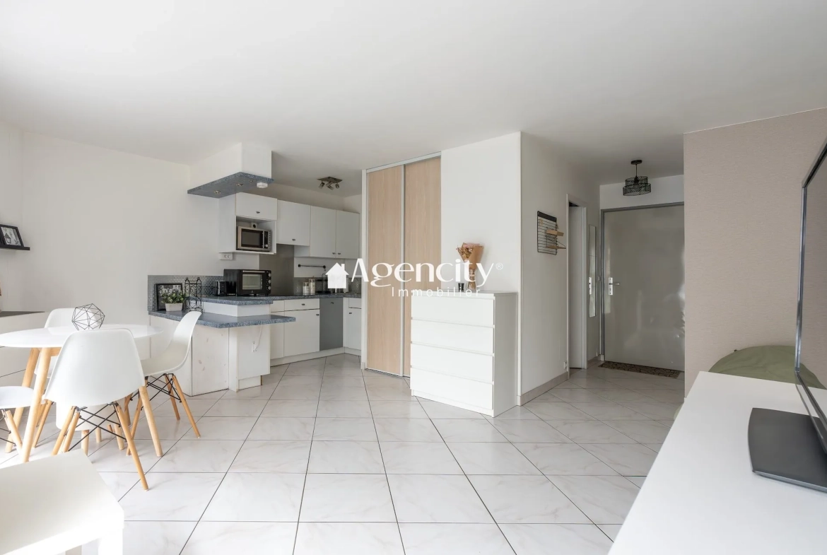Studio à vendre à Champs-sur-Marne – Résidence sécurisée et proximité transports 