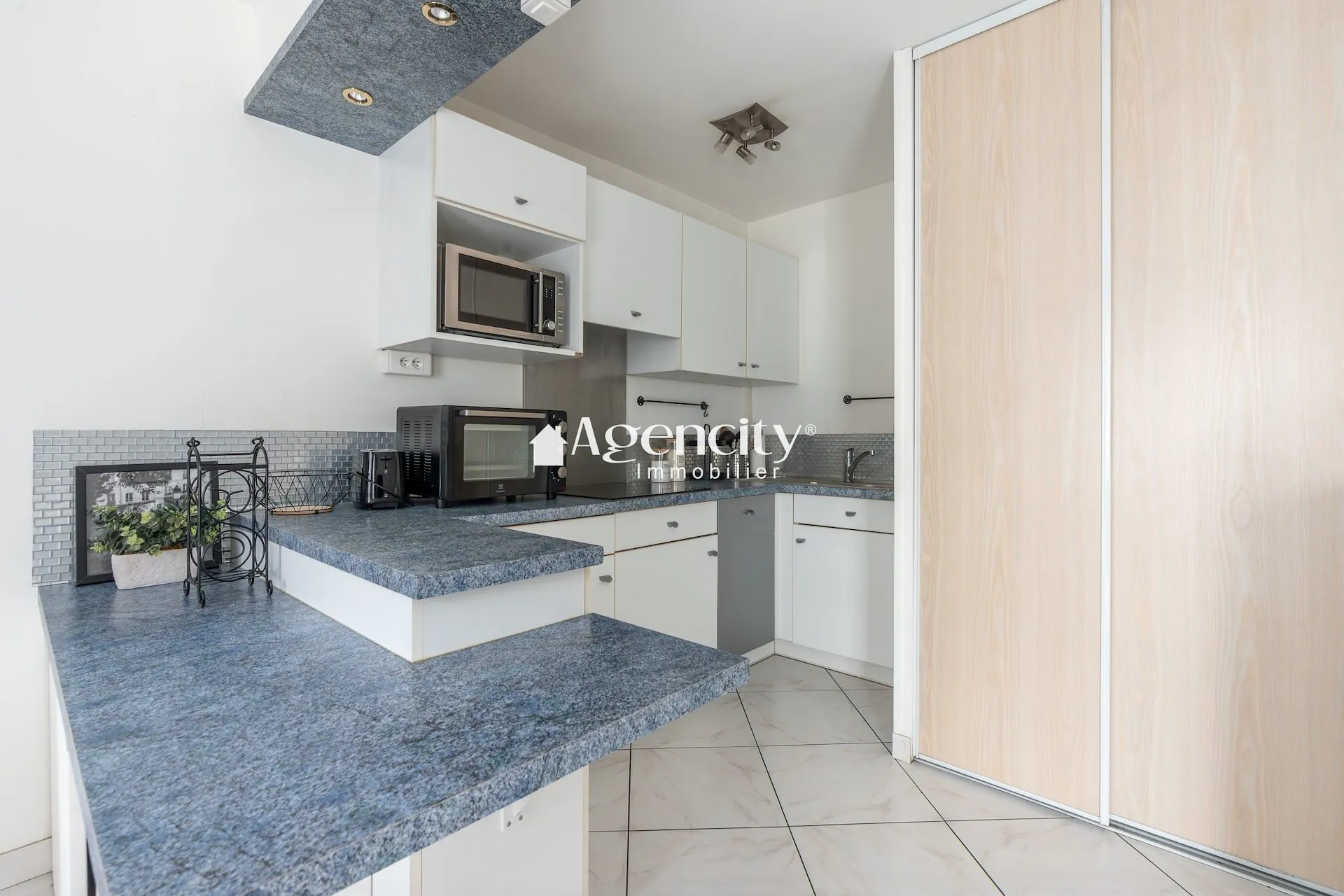 Studio à vendre à Champs-sur-Marne – Résidence sécurisée et proximité transports 
