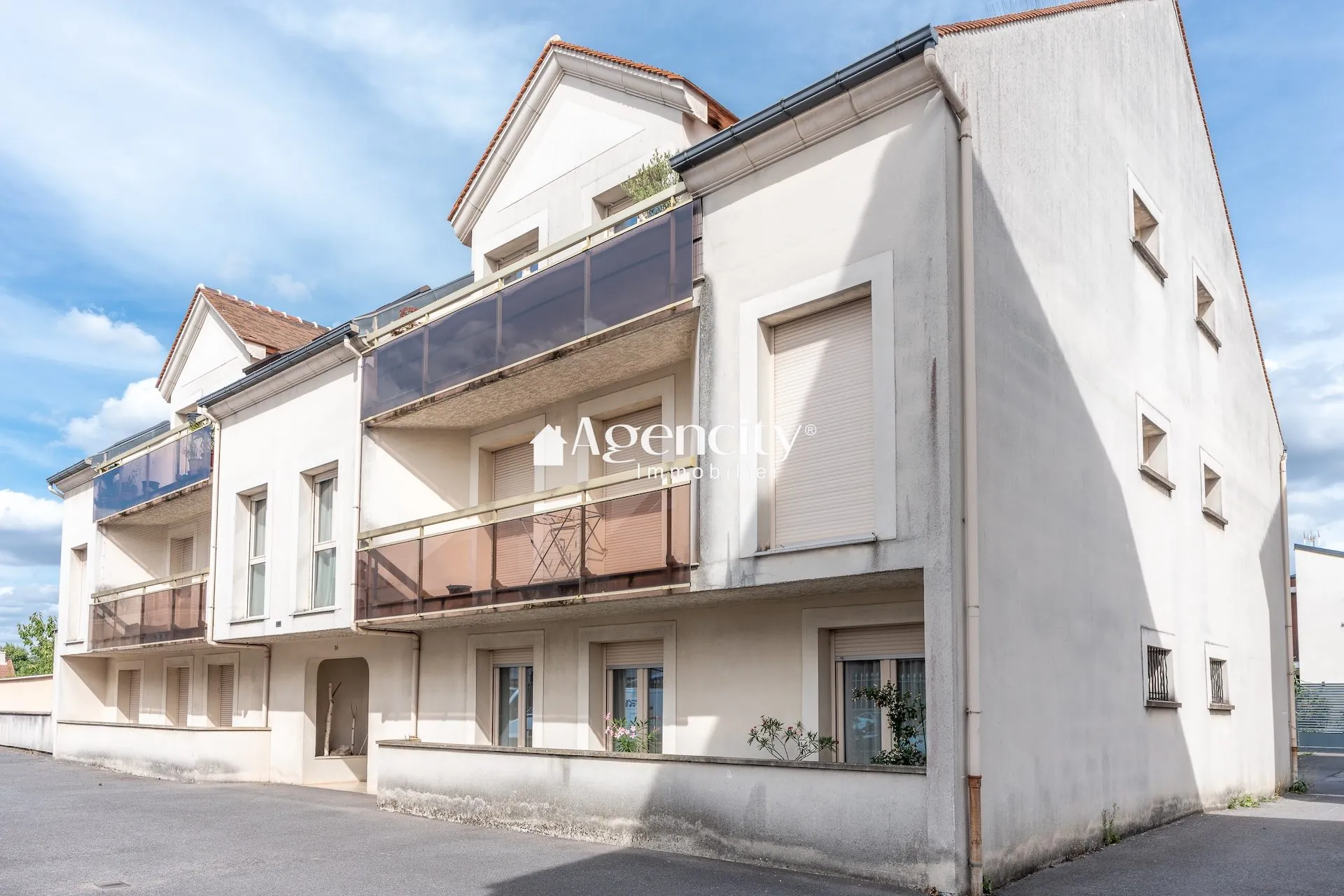 Studio à vendre à Champs-sur-Marne – Résidence sécurisée et proximité transports 
