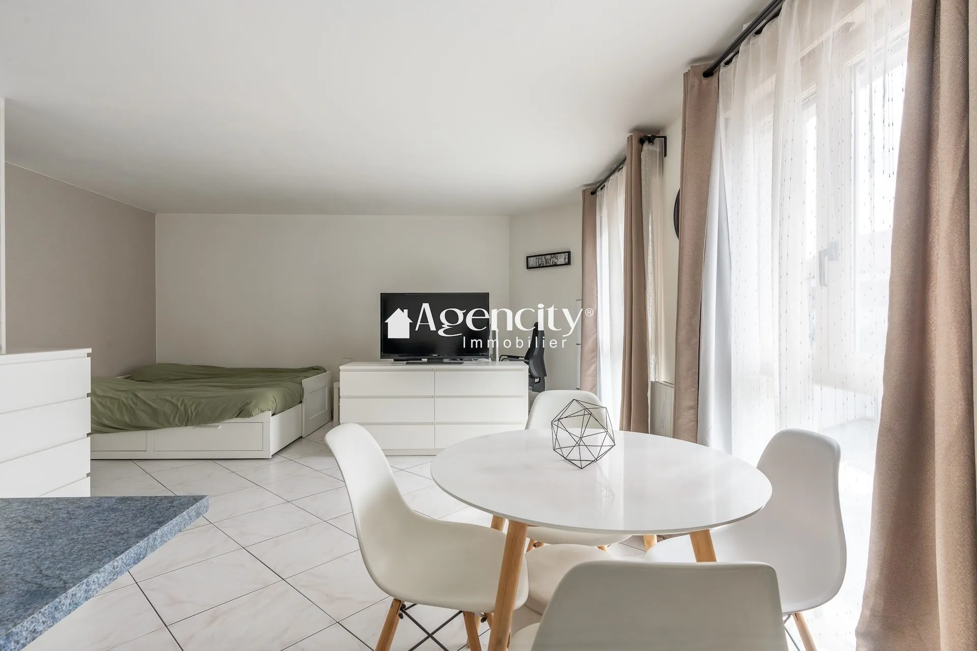 Studio à vendre à Champs-sur-Marne – Résidence sécurisée et proximité transports 