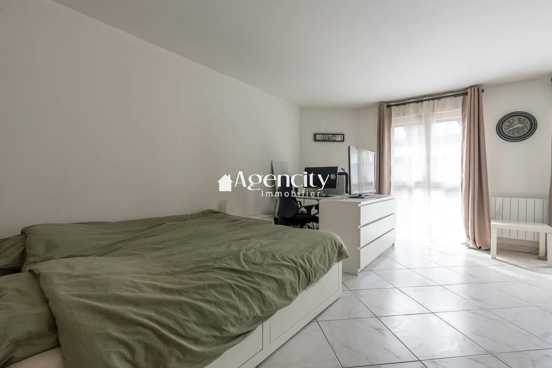 Studio à vendre à Champs-sur-Marne – Résidence sécurisée et proximité transports 