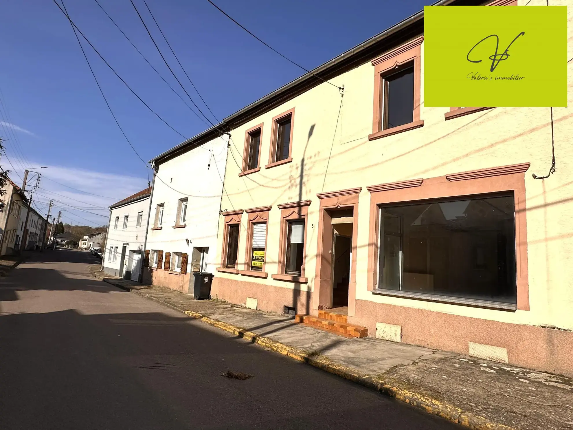 Maison à Bousbach avec terrasse, cave et local professionnel indépendant 