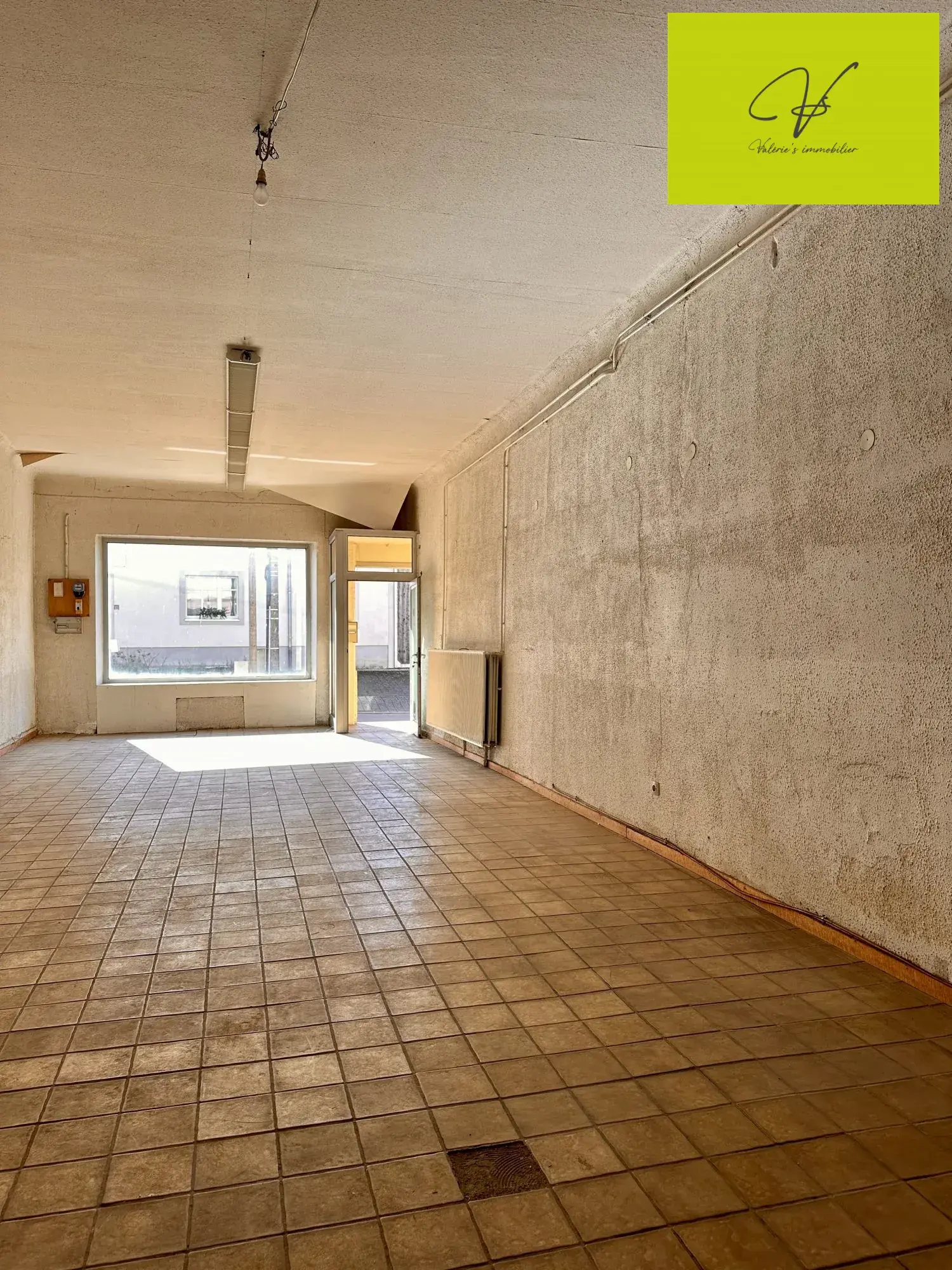 Maison à Bousbach avec terrasse, cave et local professionnel indépendant 