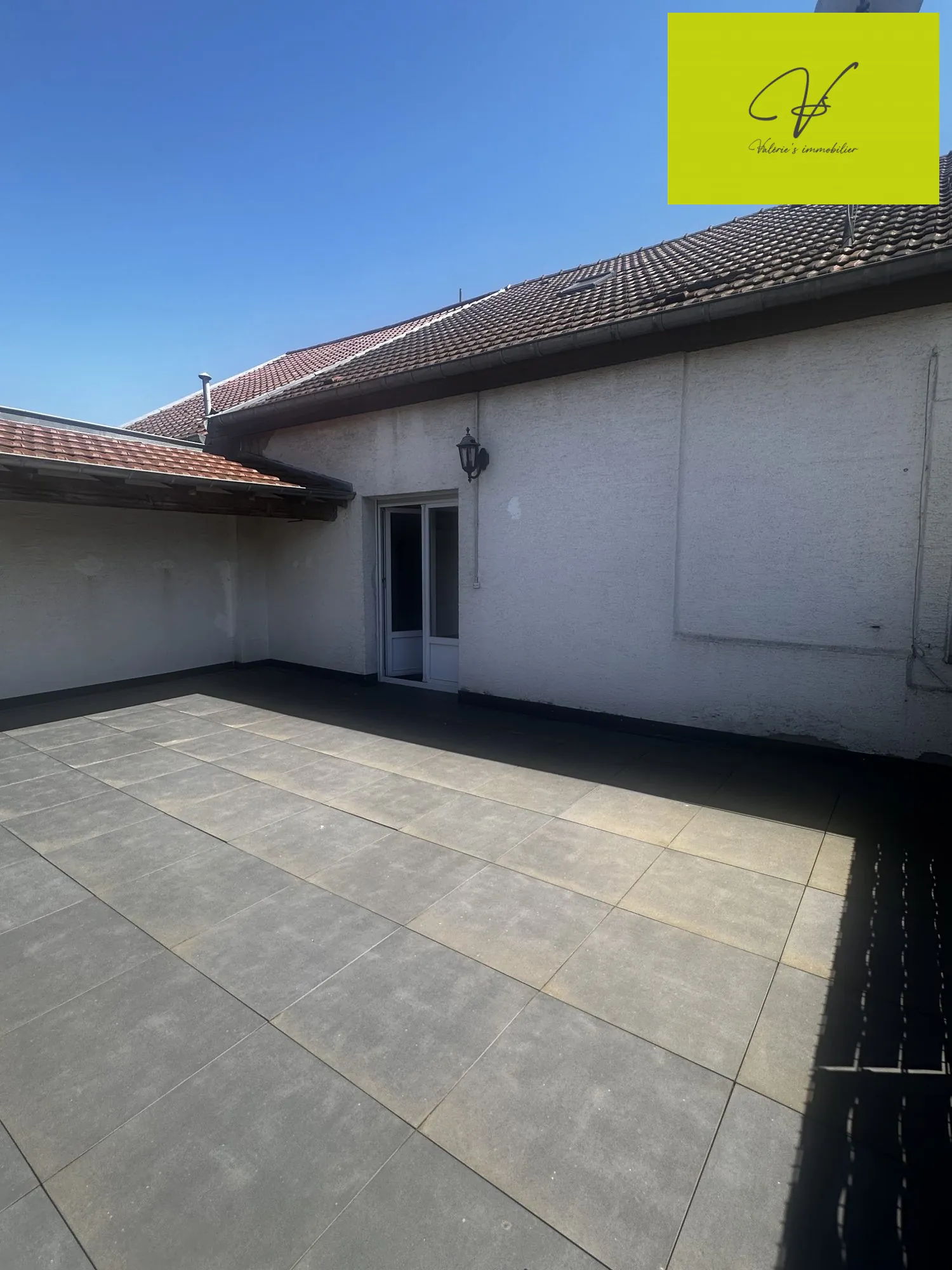 Maison à Bousbach avec terrasse, cave et local professionnel indépendant 