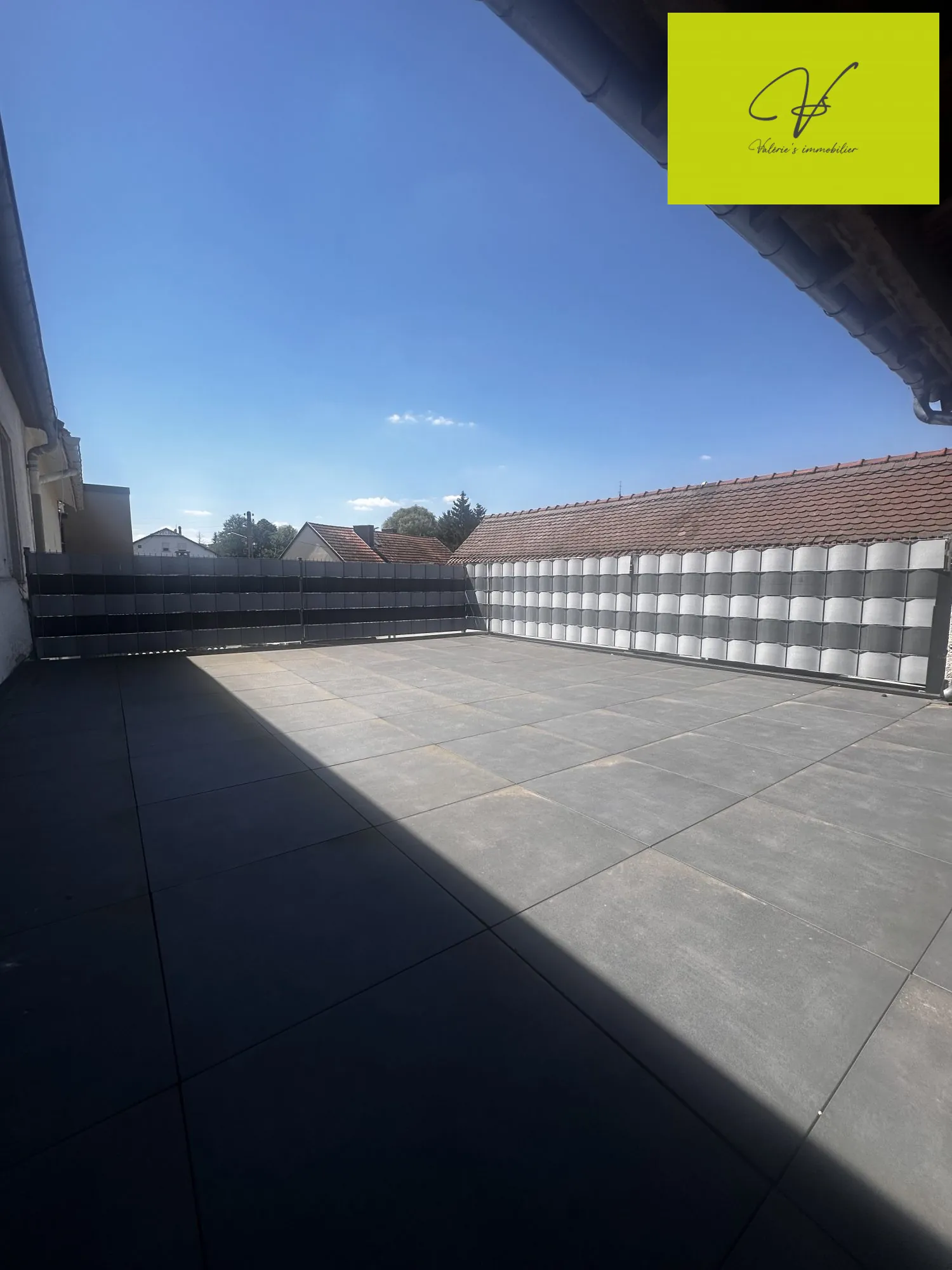 Maison à Bousbach avec terrasse, cave et local professionnel indépendant 