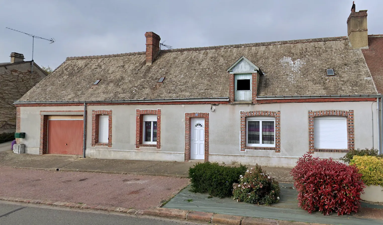 Maison de village à Luigny de 77 m² avec jardin et potentiel de rénovation 