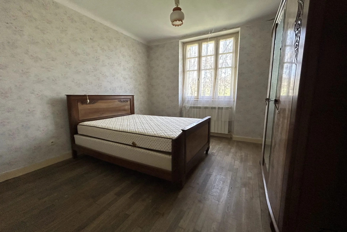 Maison de campagne à vendre à Galgan, 76 m² avec dépendances 