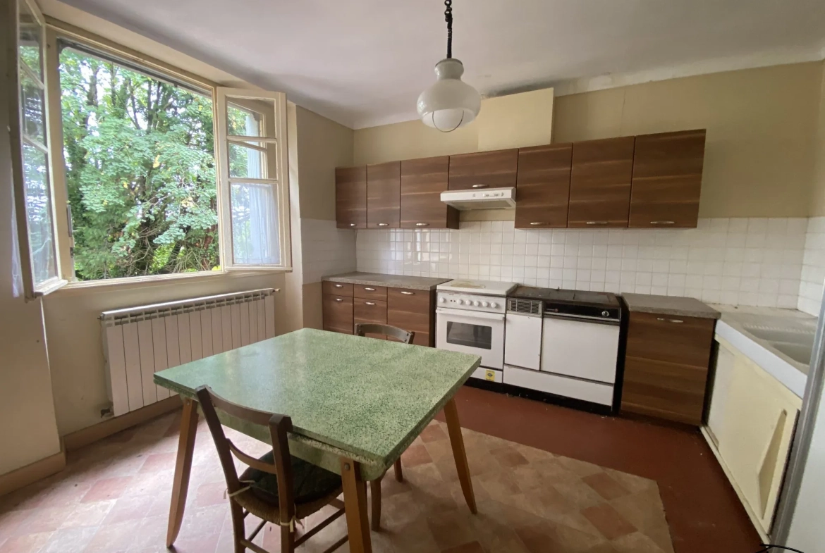 Maison de campagne à vendre à Galgan, 76 m² avec dépendances 