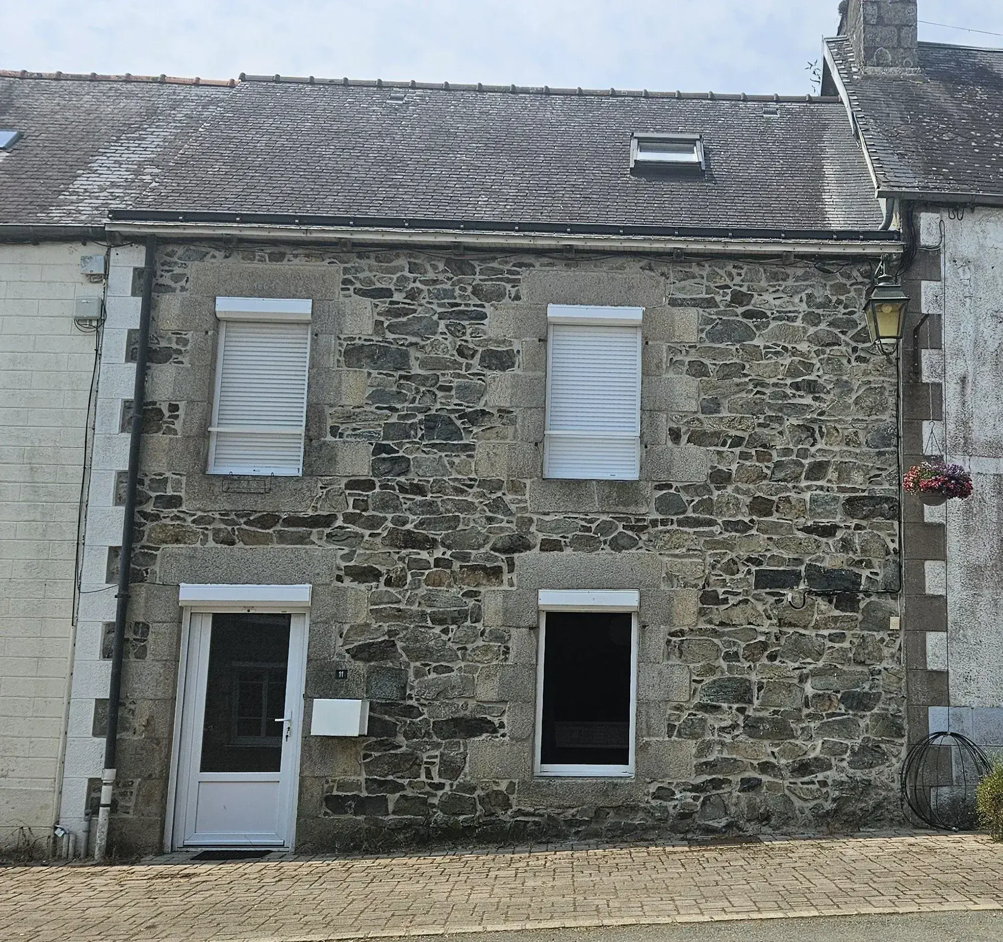Maison de village en pierres à La Chapelle Neuve – 95 m², 3 chambres 