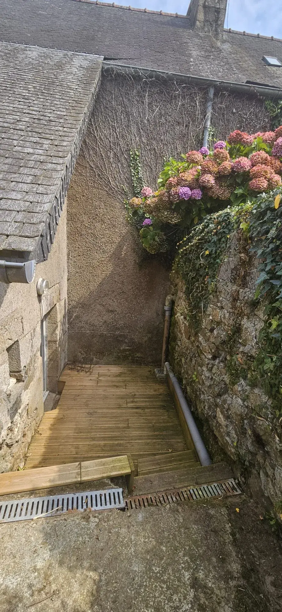 Maison de village en pierres à La Chapelle Neuve – 95 m², 3 chambres 