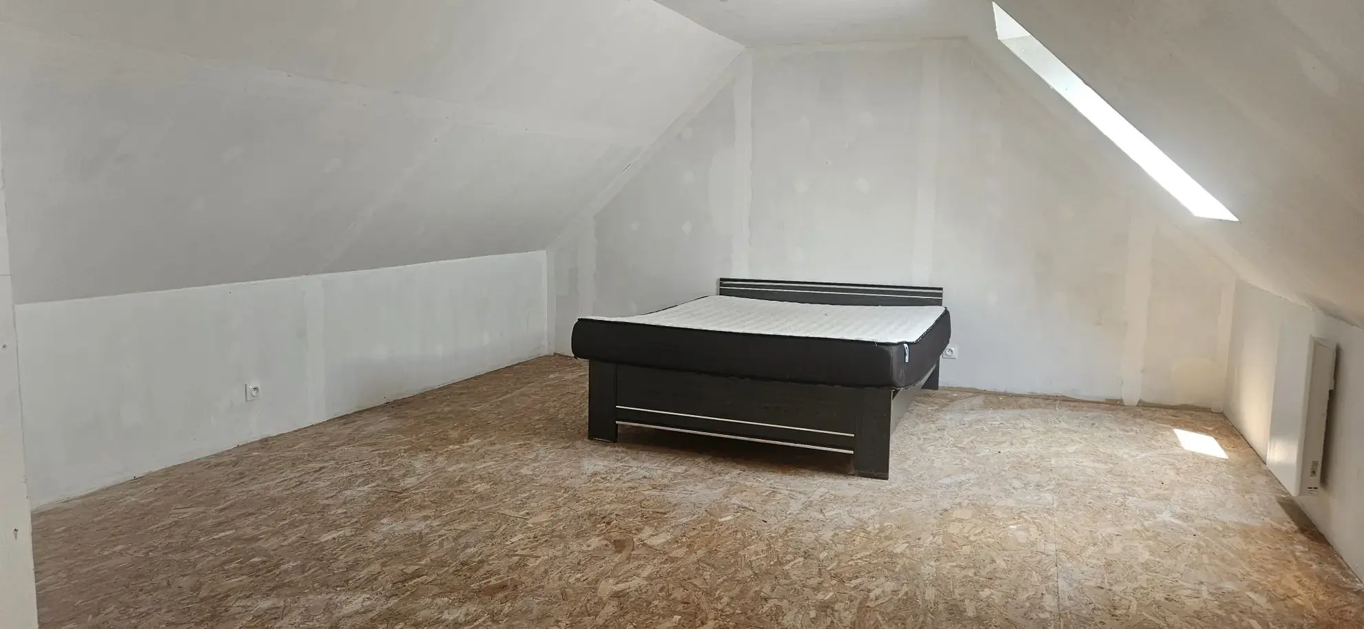 Maison de village en pierres à La Chapelle Neuve – 95 m², 3 chambres 