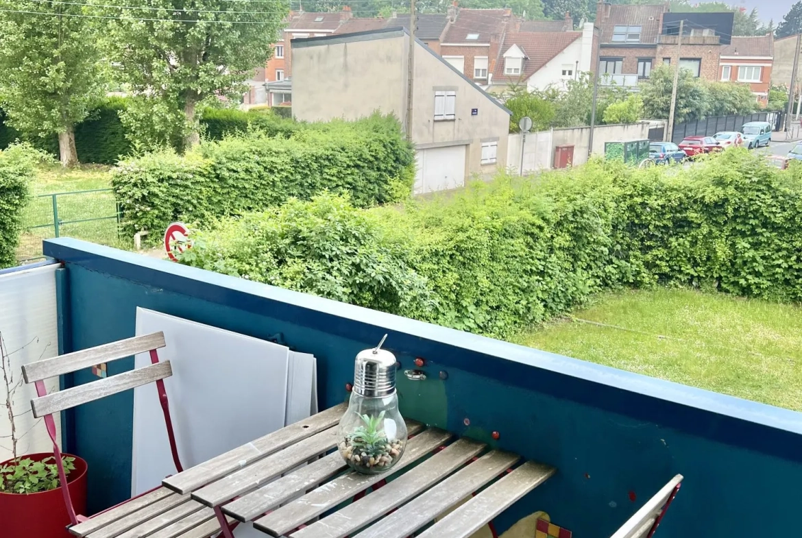 Appartement à vendre à Lille Saint Maurice Pellevoisin, 3 pièces, 53 m², balcon et cave 