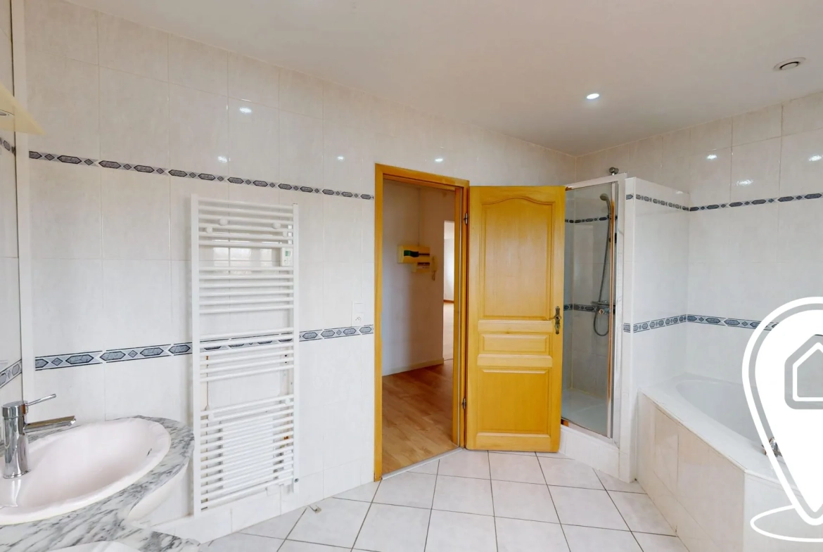Appartement T5 spacieux avec garage et balcon à Macheren 