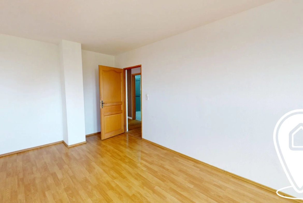 Appartement T5 spacieux avec garage et balcon à Macheren 