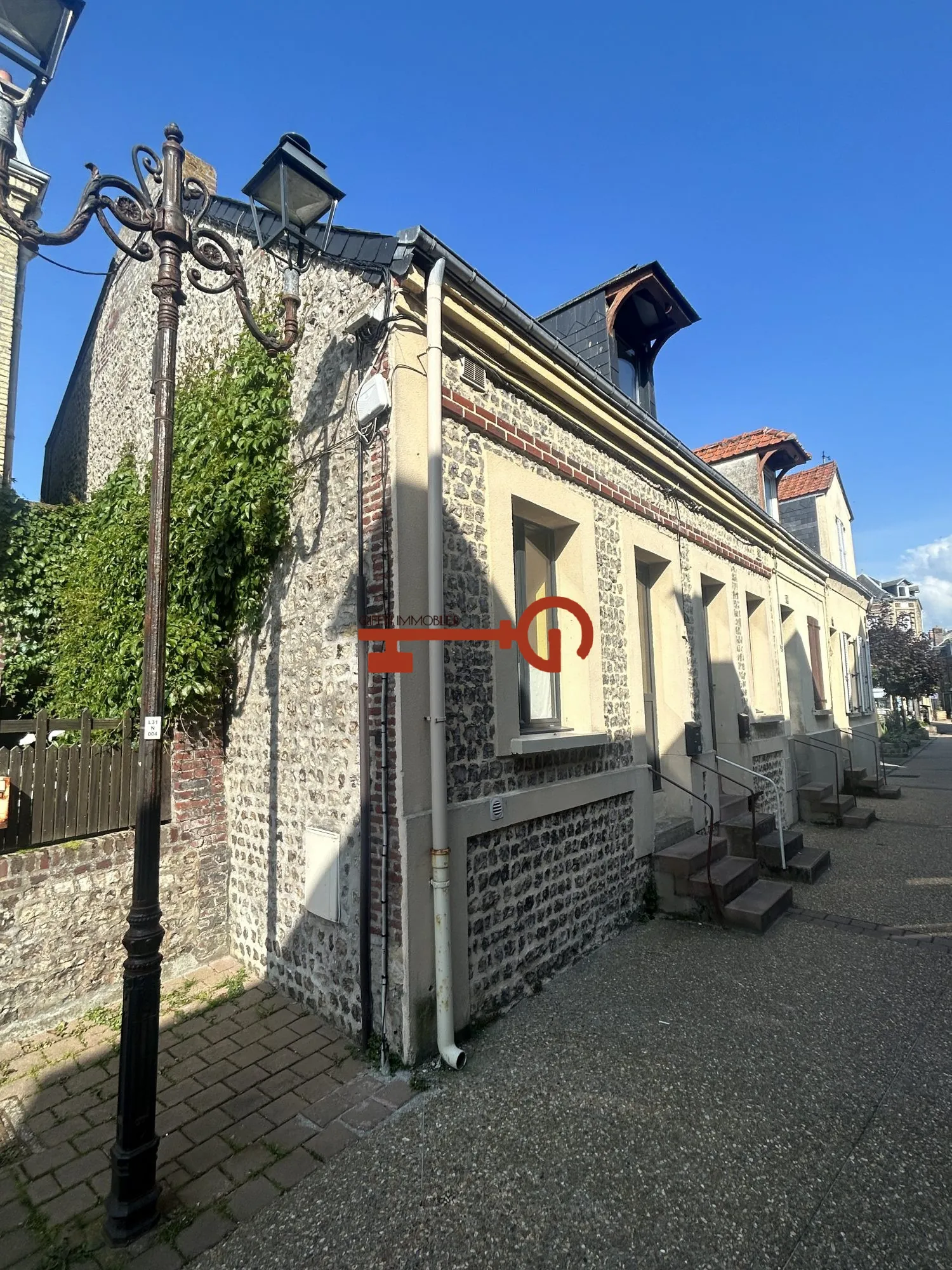 Maison à vendre à Étretat proche de la plage et des falaises - Charme et confort moderne 
