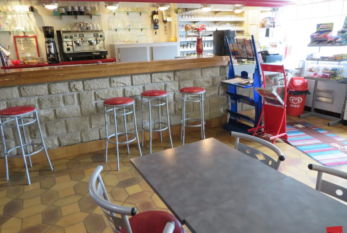 Fonds de commerce Café Tabac Presse à Laval avec logement, emplacement stratégique 