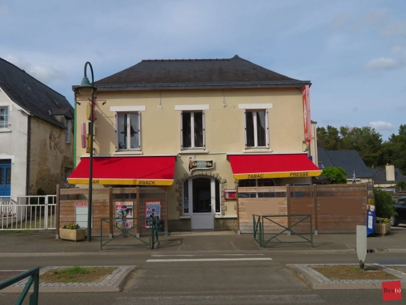 Fonds de commerce Café Tabac Presse à Laval avec logement, emplacement stratégique