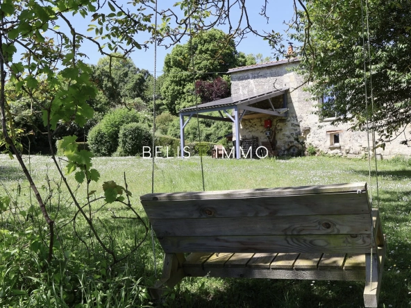 Maison en pierres à vendre avec vue panoramique sur la vallée de la Vienne près de Chinon