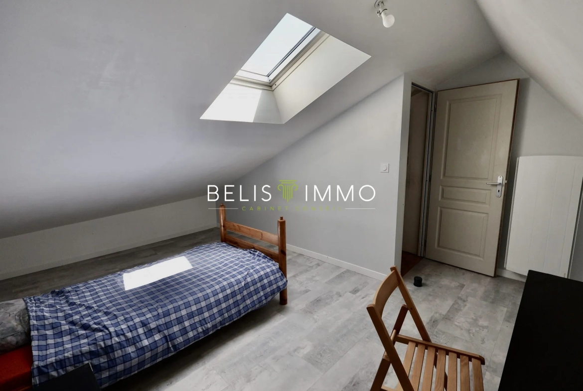 Maison en pierres à vendre avec vue panoramique sur la vallée de la Vienne près de Chinon 