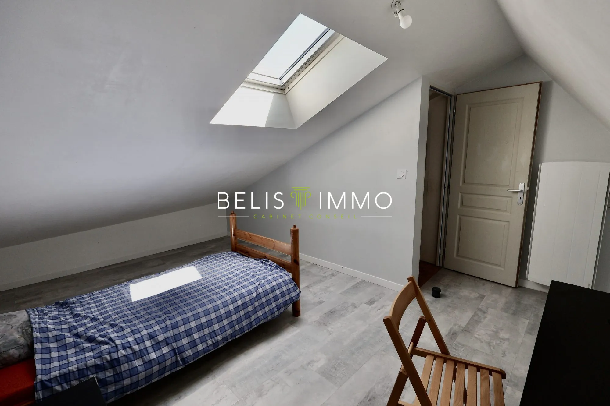 Maison en pierres à vendre avec vue panoramique sur la vallée de la Vienne près de Chinon 