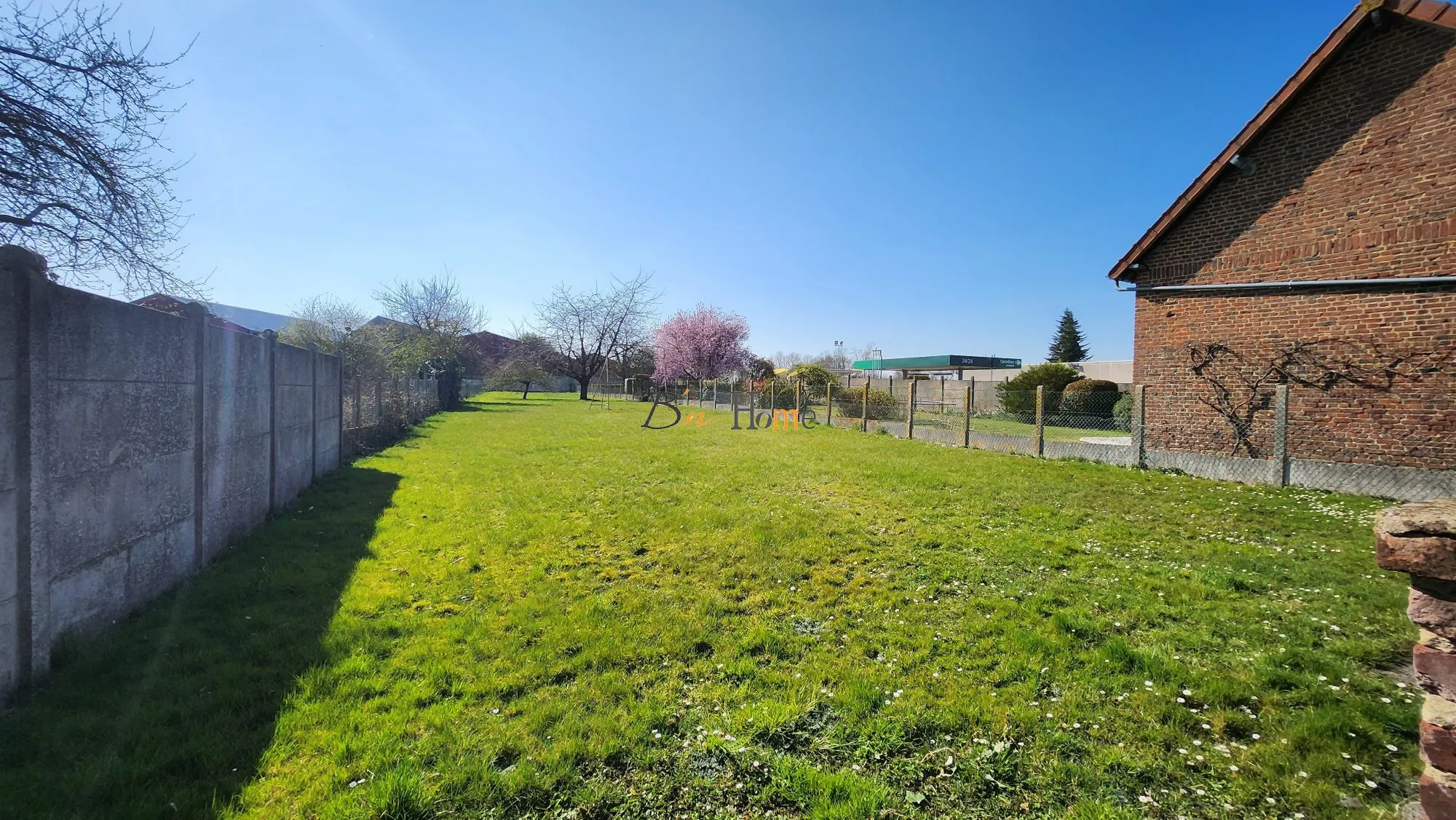 Maison de caractère à vendre à Bertincourt avec grange et jardin clôturé 