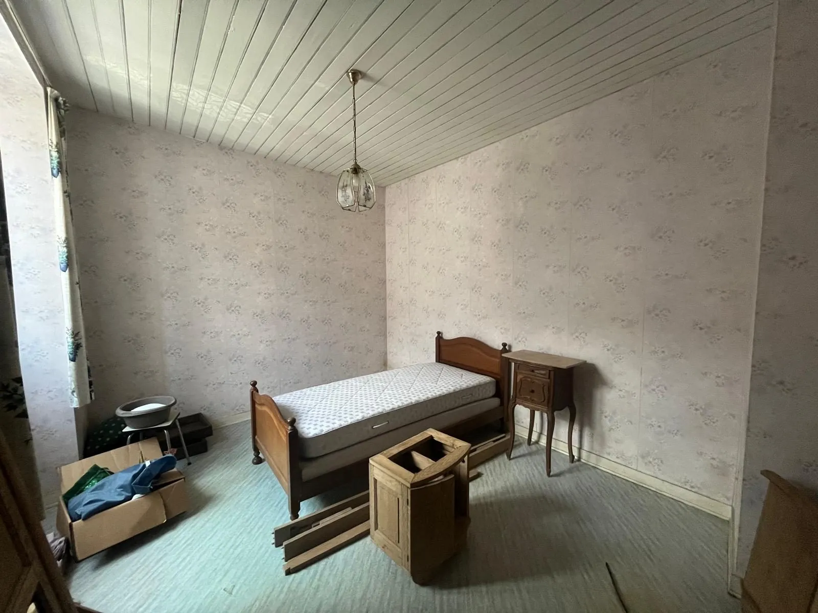 Charmante maison à vendre à Sens-de-Bretagne avec garage, préau et fort potentiel de rénovation 