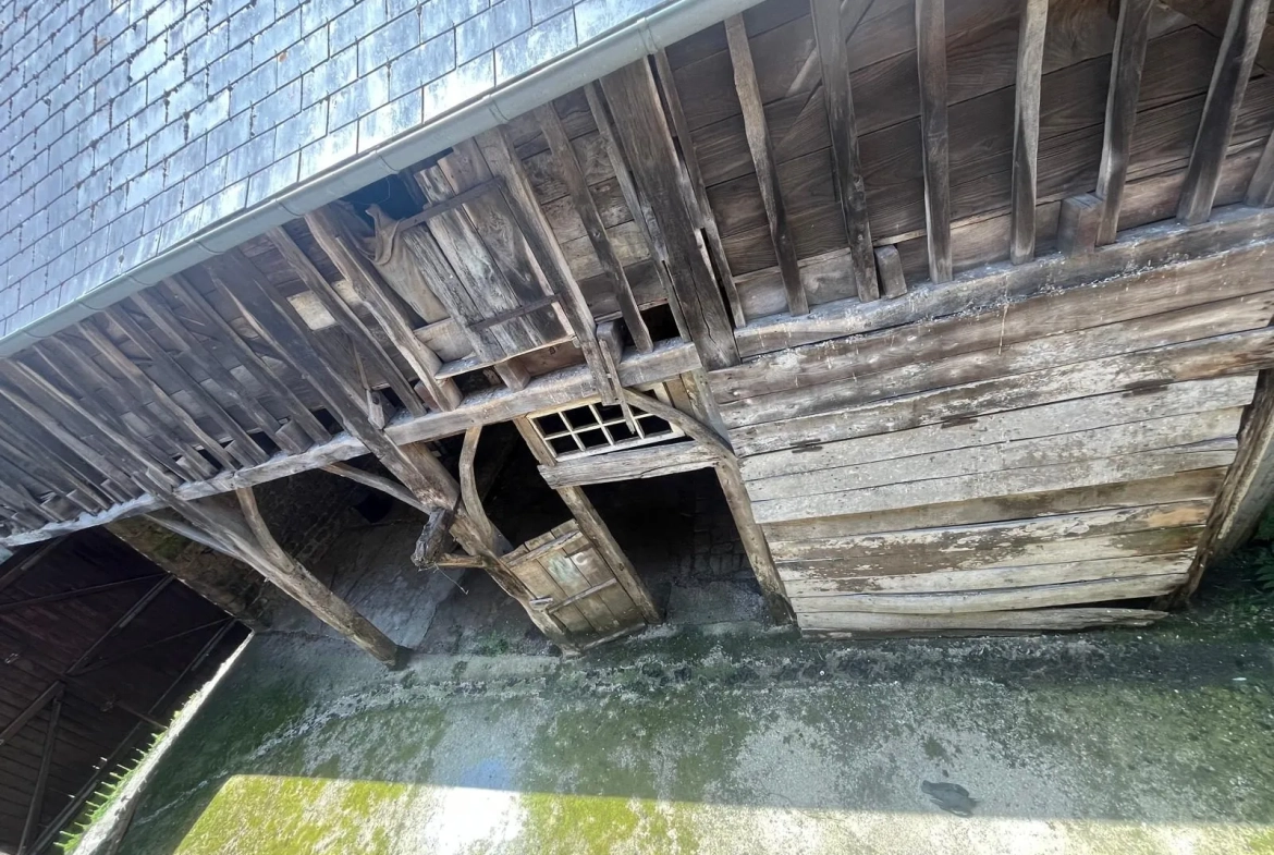 Charmante maison à vendre à Sens-de-Bretagne avec garage, préau et fort potentiel de rénovation 