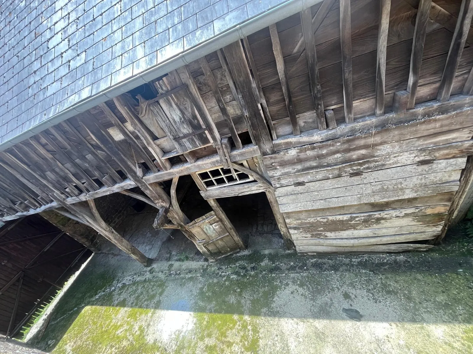 Charmante maison à vendre à Sens-de-Bretagne avec garage, préau et fort potentiel de rénovation 