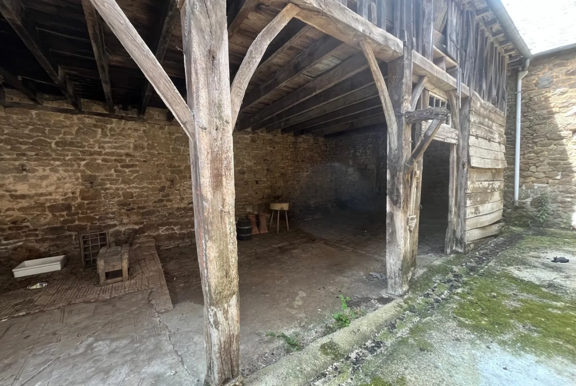 Charmante maison à vendre à Sens-de-Bretagne avec garage, préau et fort potentiel de rénovation 