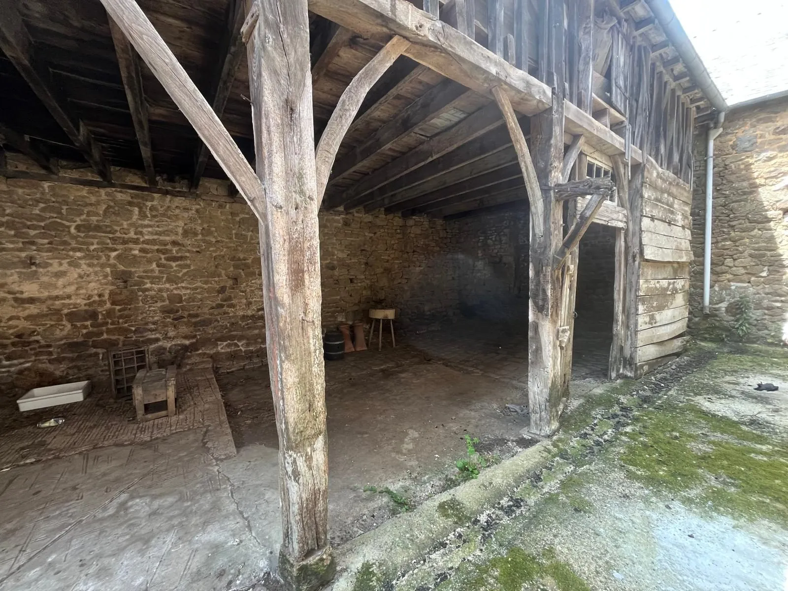 Charmante maison à vendre à Sens-de-Bretagne avec garage, préau et fort potentiel de rénovation 
