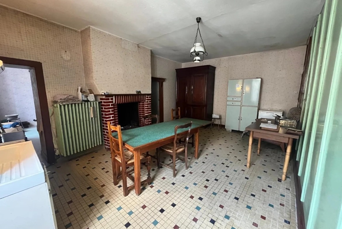 Charmante maison à vendre à Sens-de-Bretagne avec garage, préau et fort potentiel de rénovation 