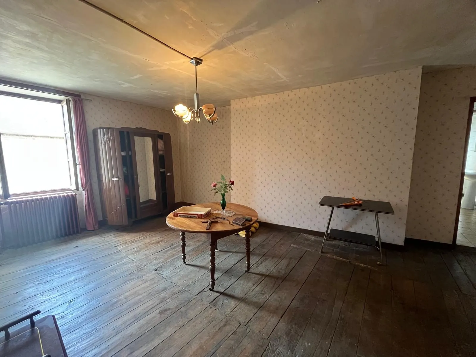 Charmante maison à vendre à Sens-de-Bretagne avec garage, préau et fort potentiel de rénovation 
