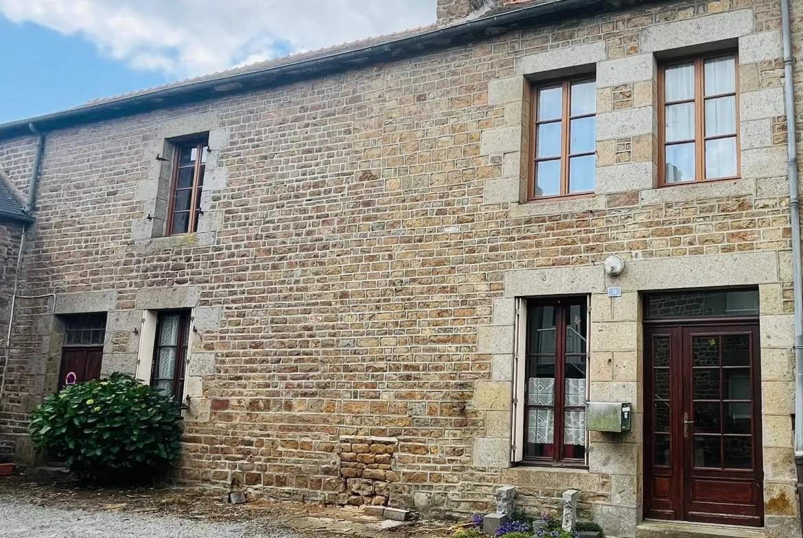 Charmante maison à vendre à Sens-de-Bretagne avec garage, préau et fort potentiel de rénovation 