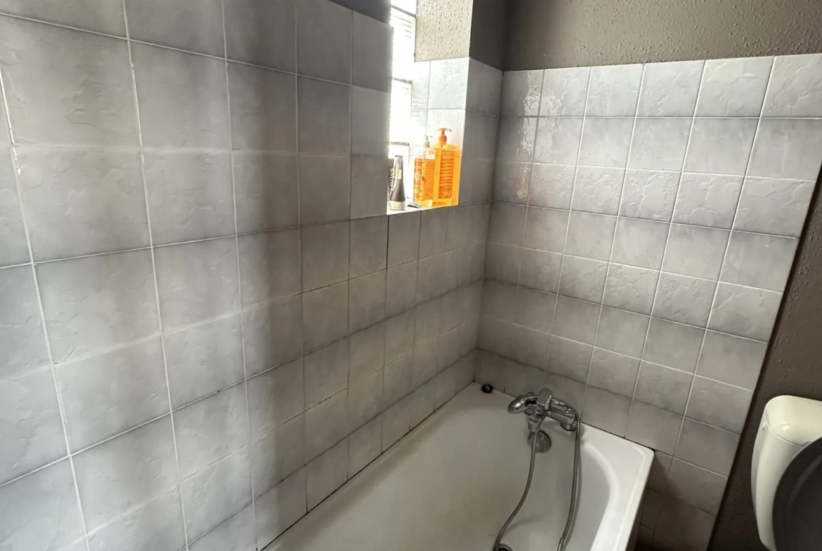 Studio à vendre à La Teste-de-Buch de 30 m² à rénover dans résidence dynamique 