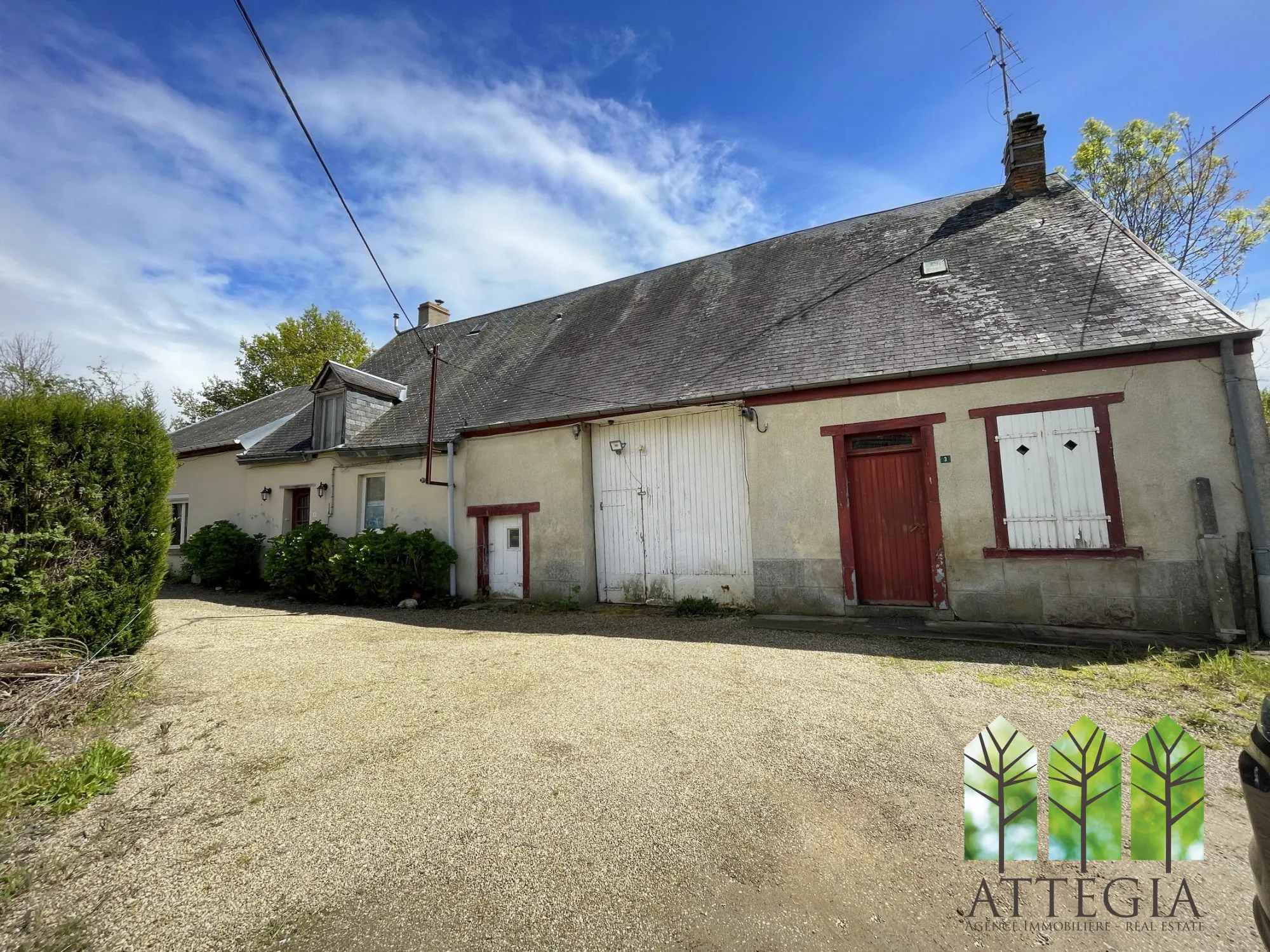 À vendre maison de 130 m² avec terrain, proche de Bonnat, environnement paisible 