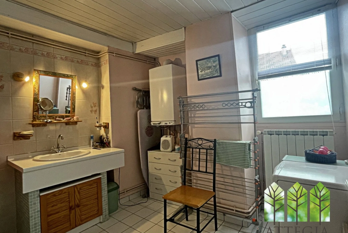 À vendre maison de 130 m² avec terrain, proche de Bonnat, environnement paisible 