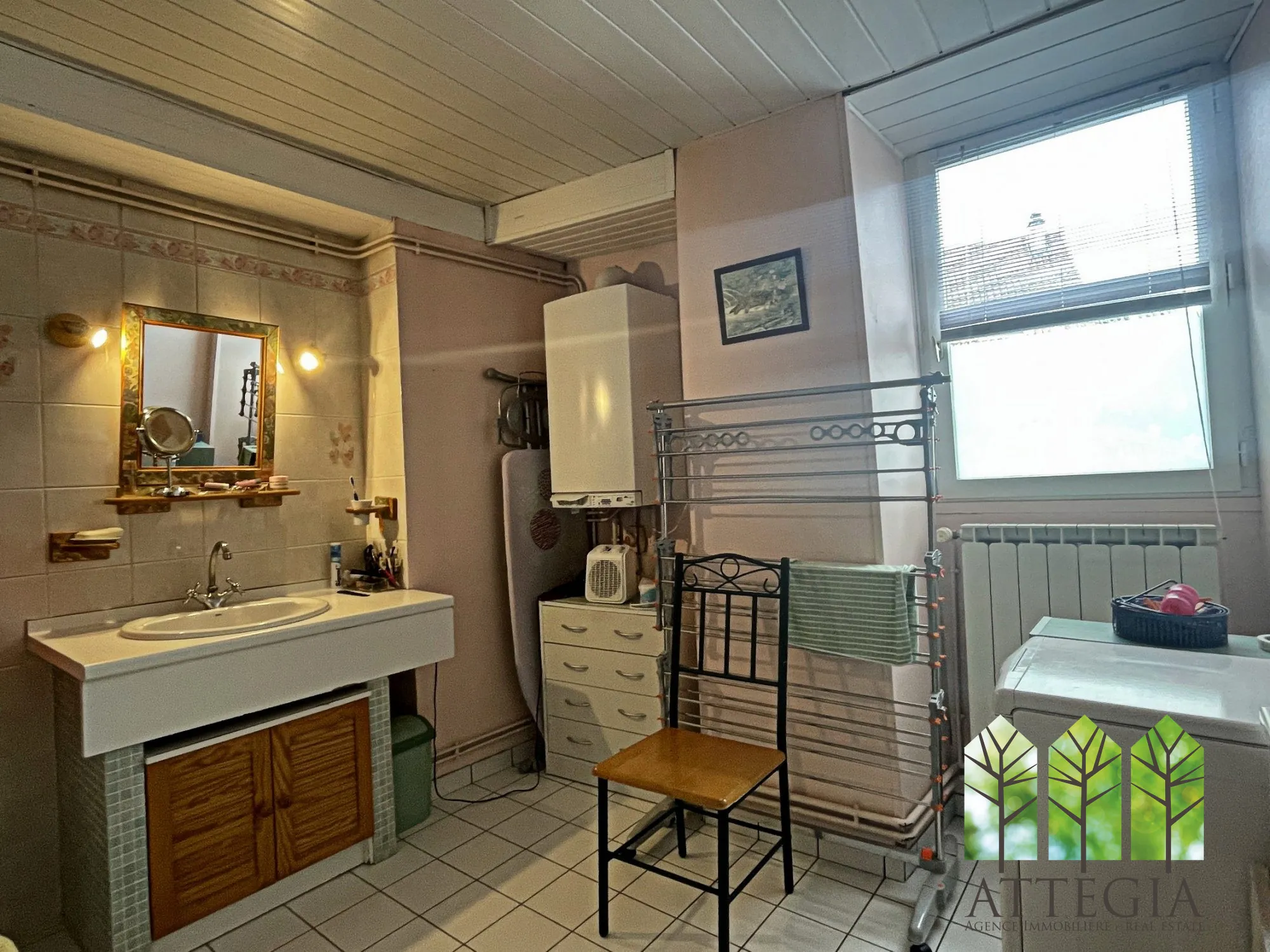 À vendre maison de 130 m² avec terrain, proche de Bonnat, environnement paisible 