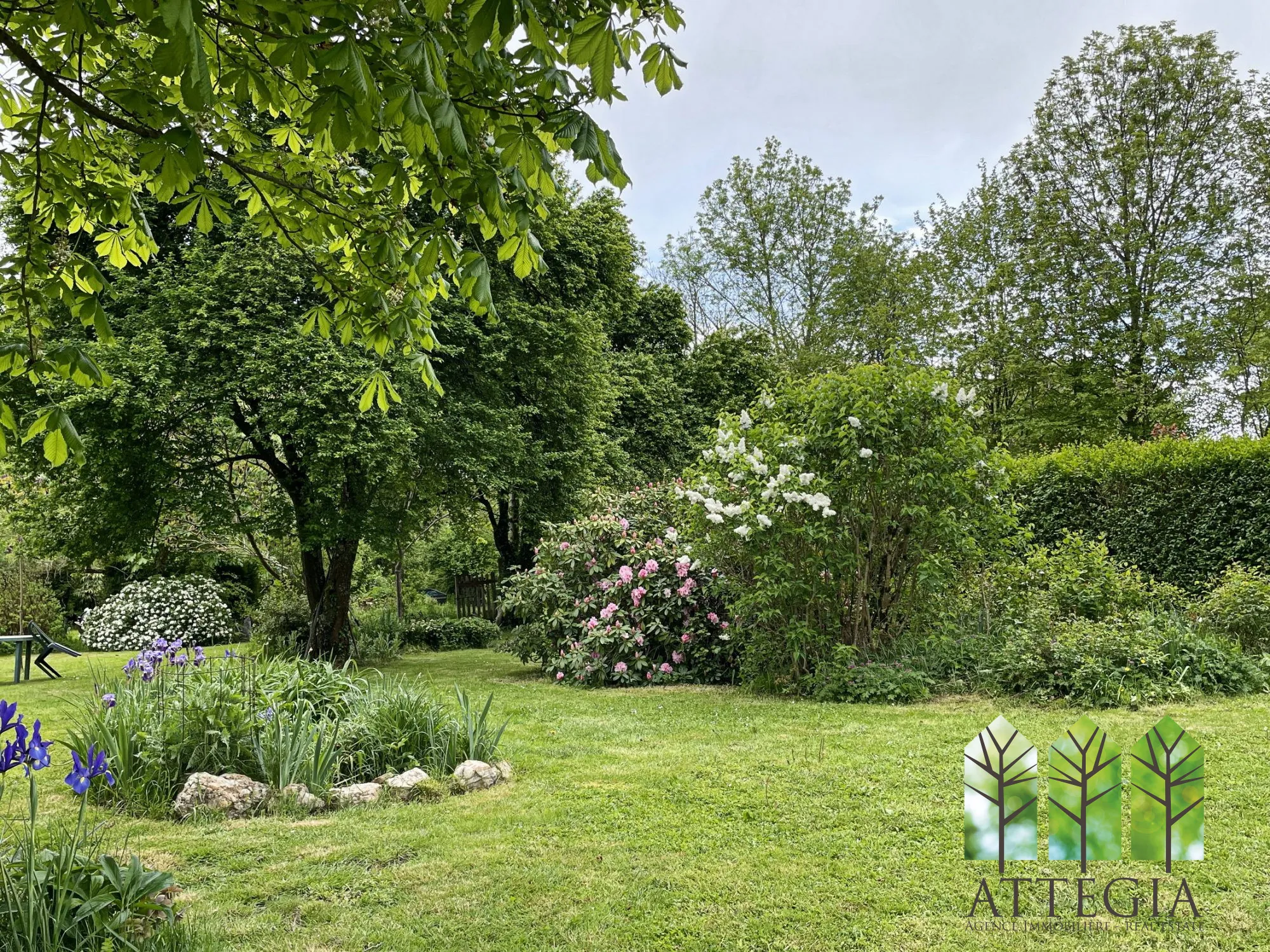 À vendre maison de 130 m² avec terrain, proche de Bonnat, environnement paisible 