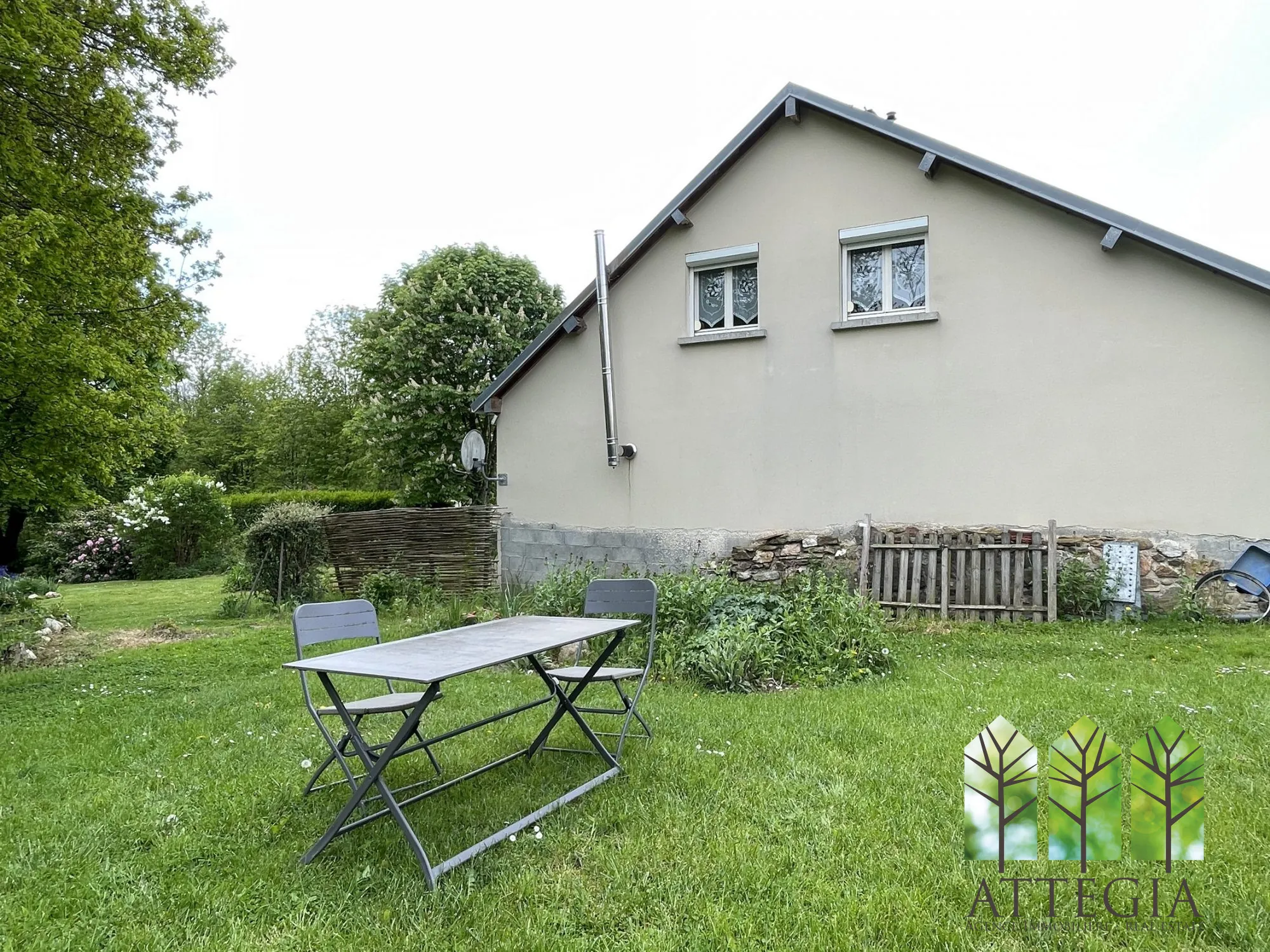 À vendre maison de 130 m² avec terrain, proche de Bonnat, environnement paisible 