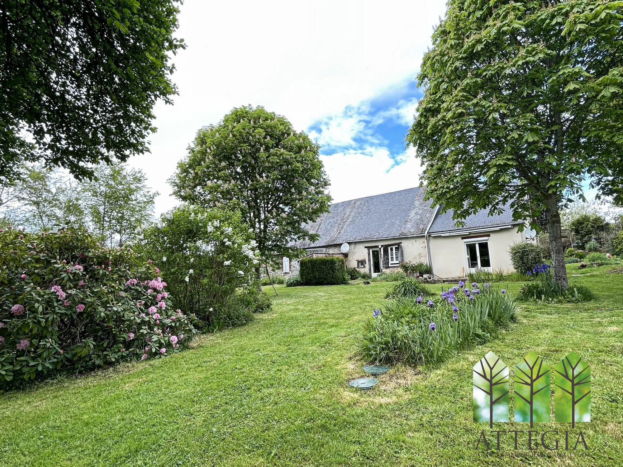 À vendre maison de 130 m² avec terrain, proche de Bonnat, environnement paisible 