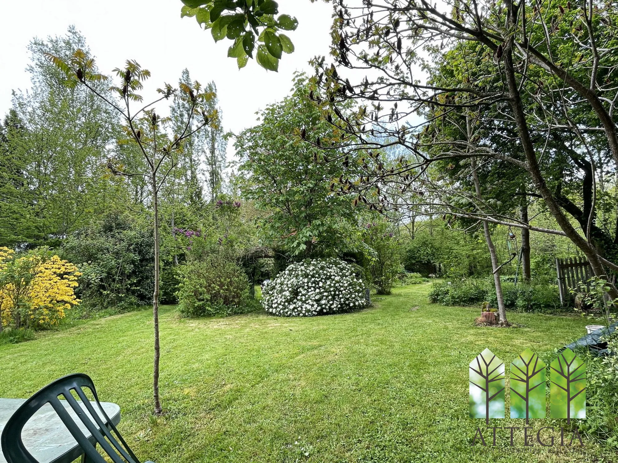 À vendre maison de 130 m² avec terrain, proche de Bonnat, environnement paisible 