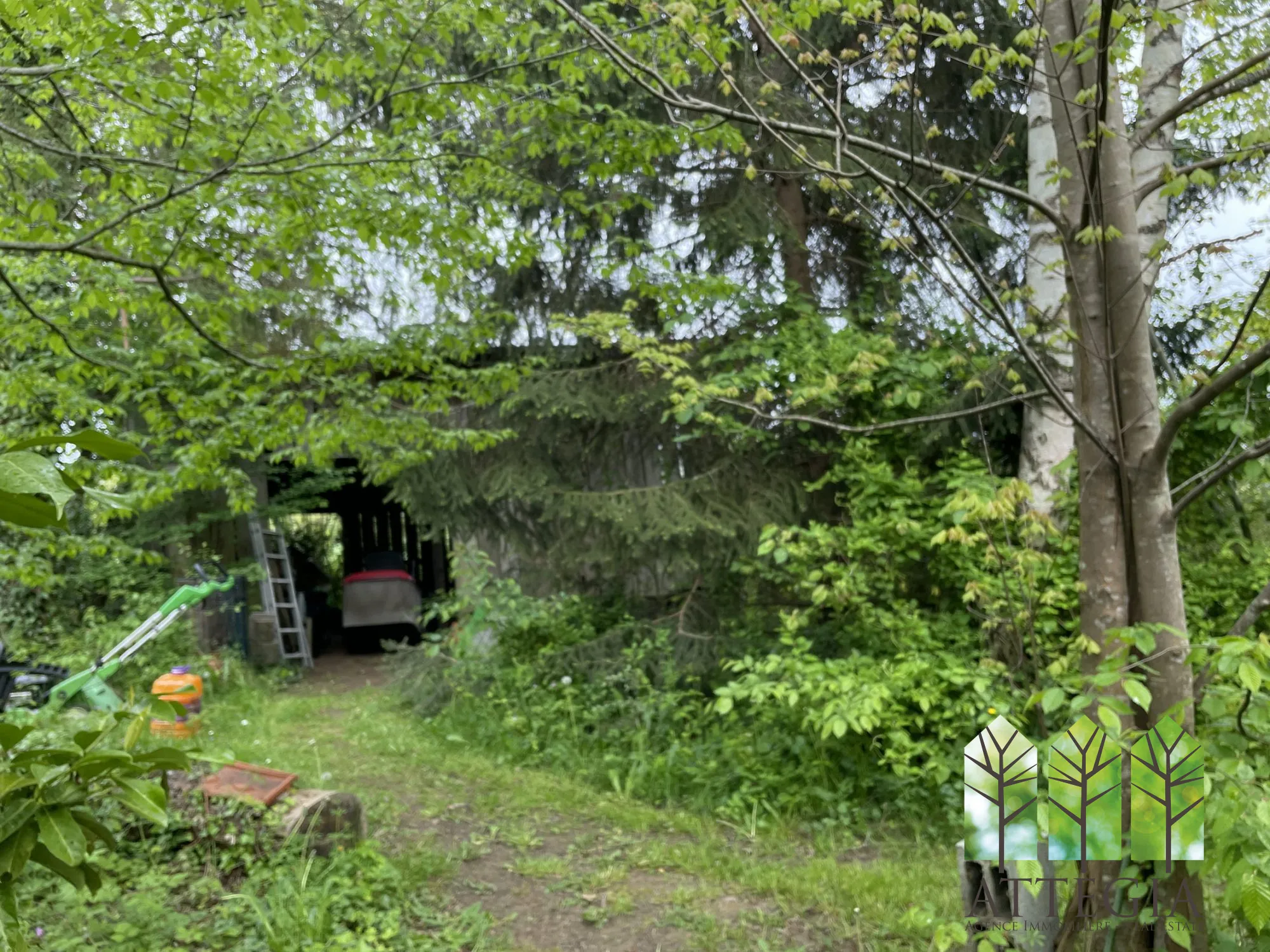 À vendre maison de 130 m² avec terrain, proche de Bonnat, environnement paisible 