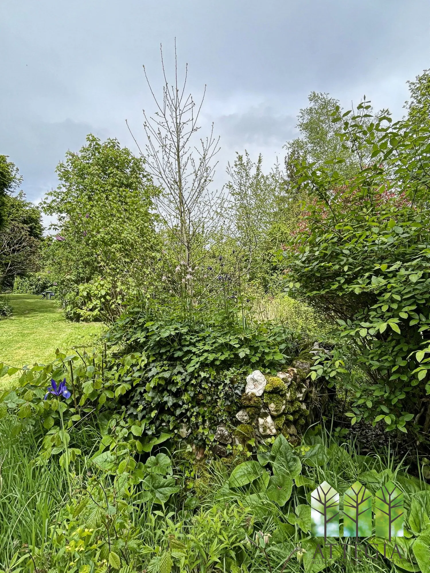 À vendre maison de 130 m² avec terrain, proche de Bonnat, environnement paisible 