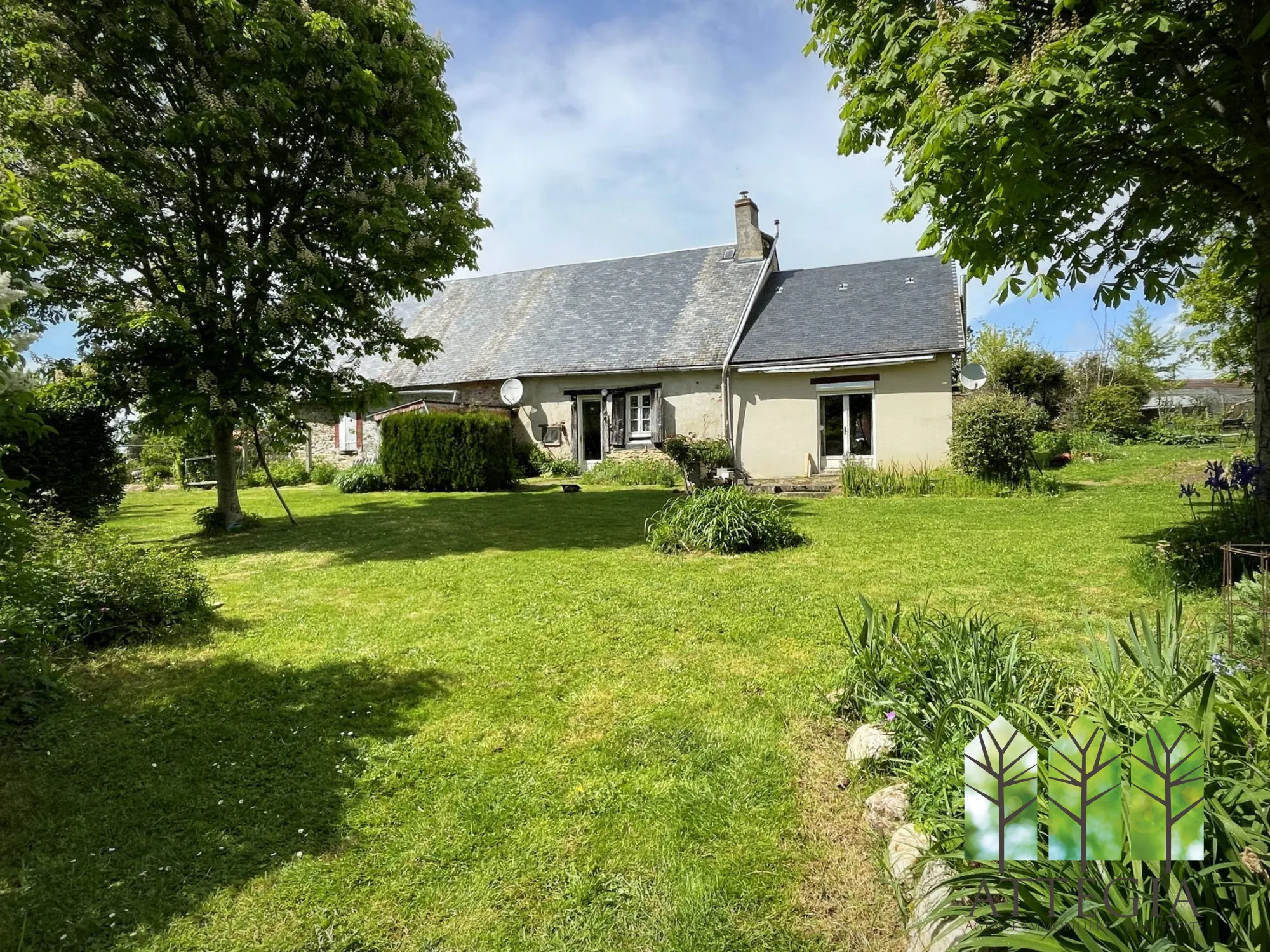 À vendre maison de 130 m² avec terrain, proche de Bonnat, environnement paisible 