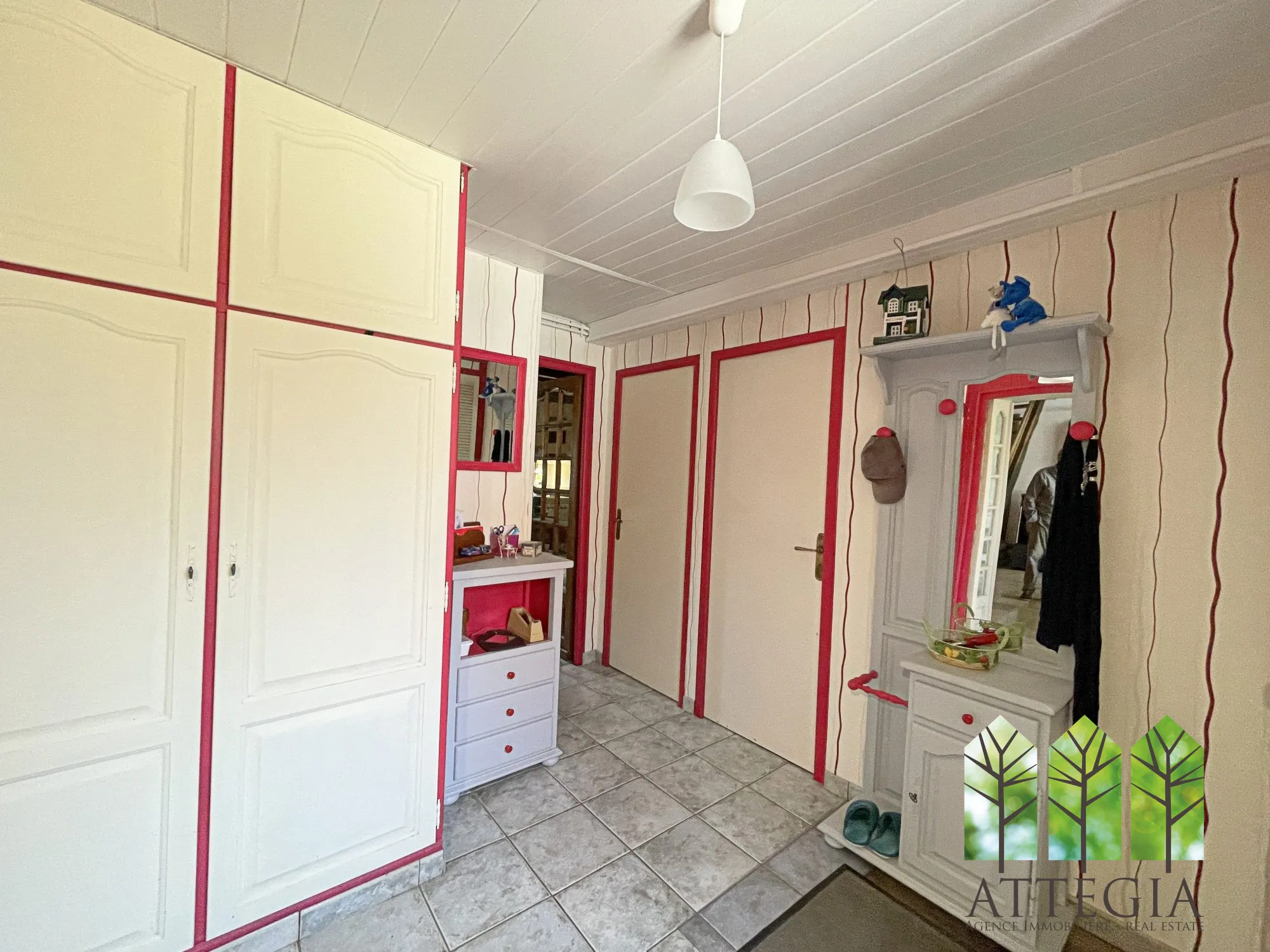 À vendre maison de 130 m² avec terrain, proche de Bonnat, environnement paisible 